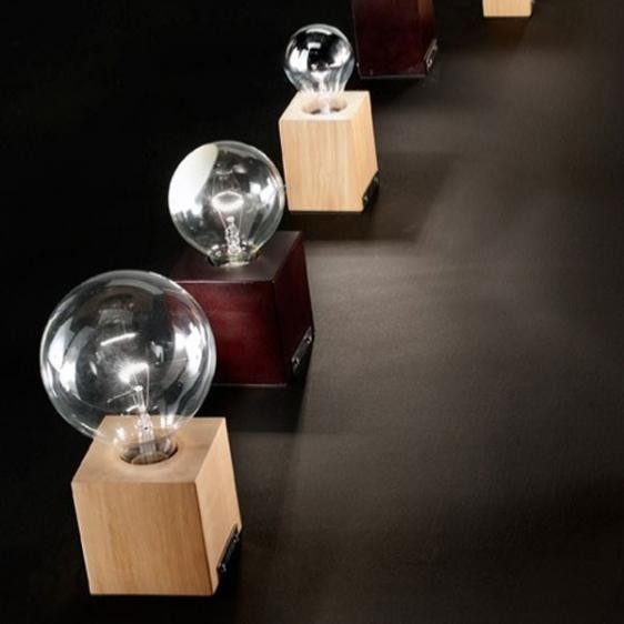 Vesoi lampa stolikowa CUBO