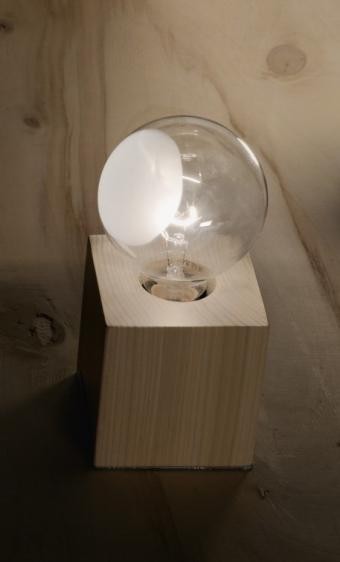 Vesoi lampa stolikowa CUBO